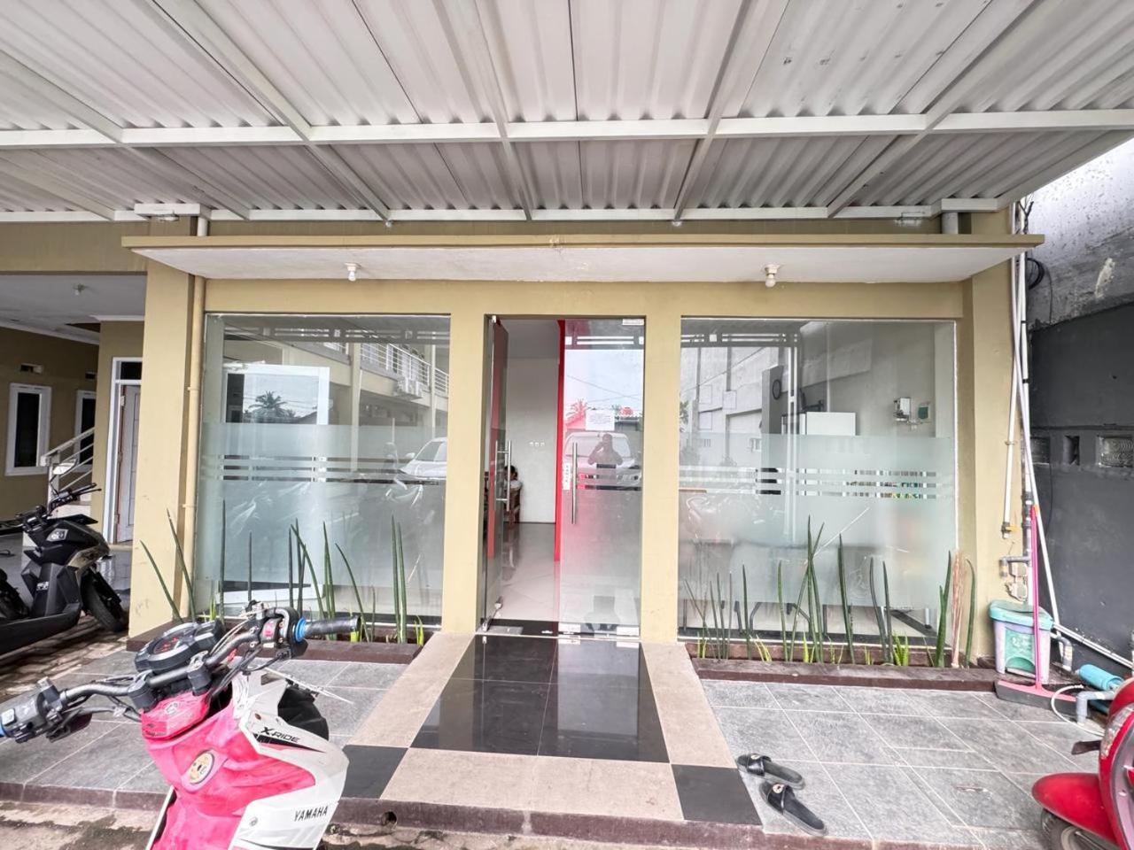Fakhira Residence Hotel Cianjur Exterior photo